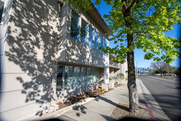 1388 Court St, Redding, CA 96001